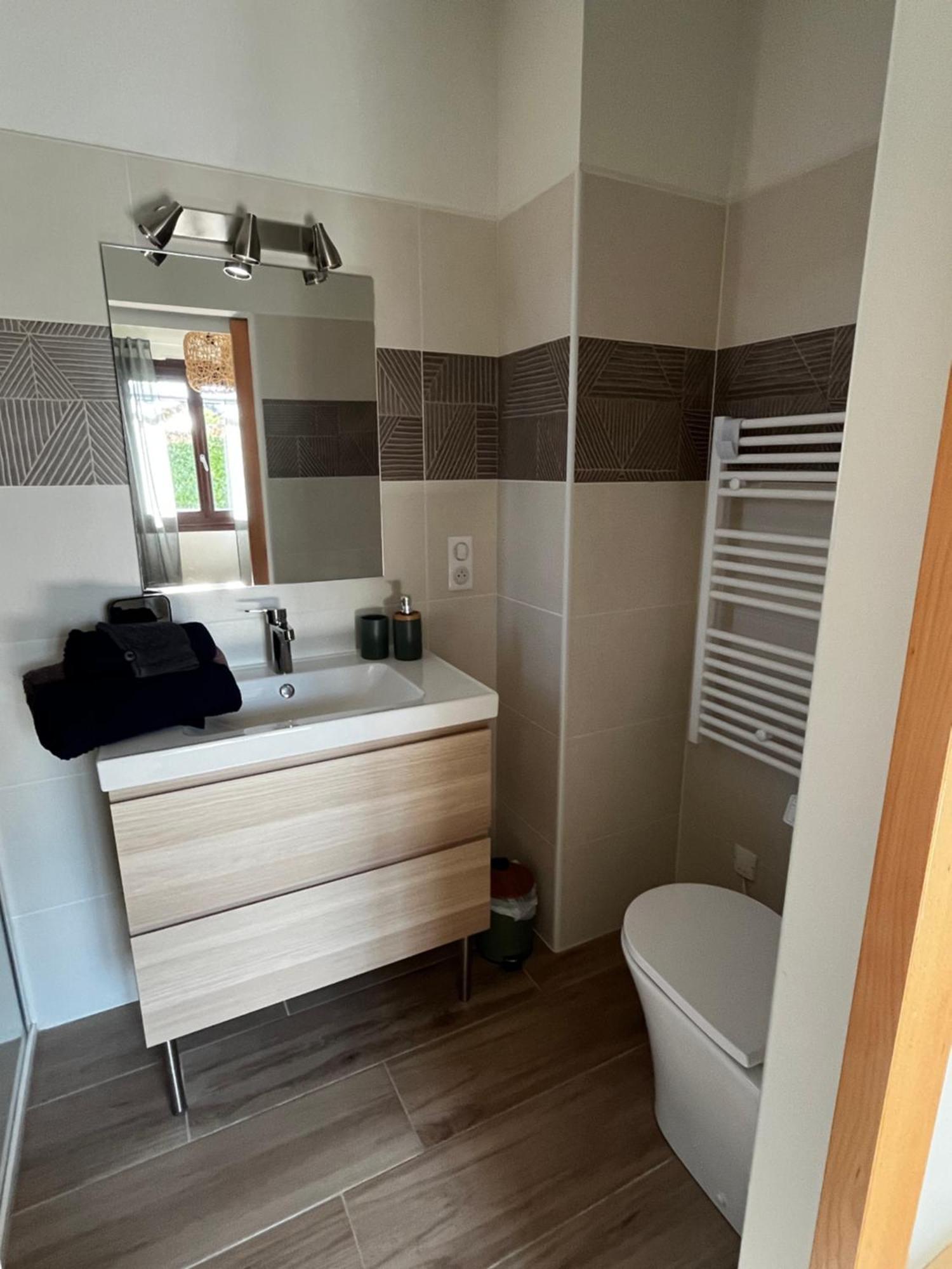 Lavardac Les Voyages De Louison B&B 외부 사진